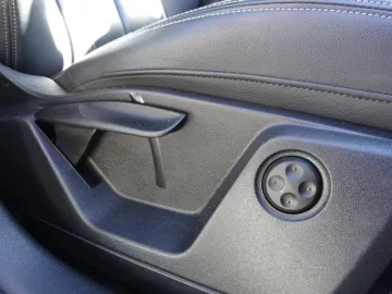 Car image 48