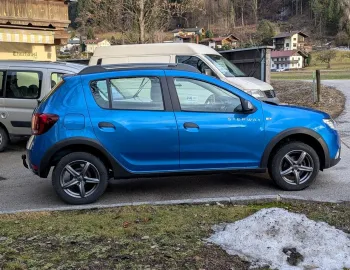 Car image 4