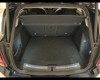 Car image 36