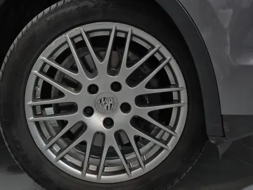 Car image 29