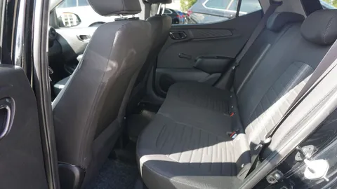 Car image 30