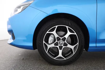 Car image 30