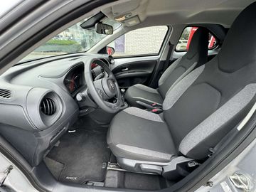 Car image 11