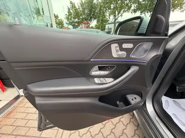 Car image 50
