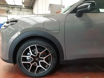Car image 23