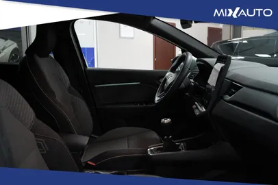 Car image 15