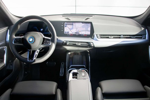 BMW iX1 xDrive30 230 kW image number 4