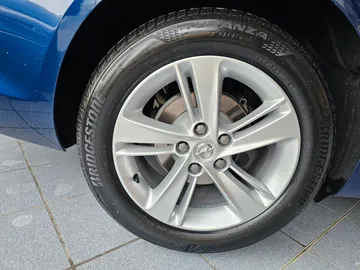 Car image 30