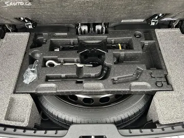 Car image 30
