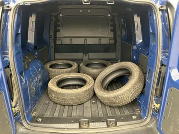 Car image 24
