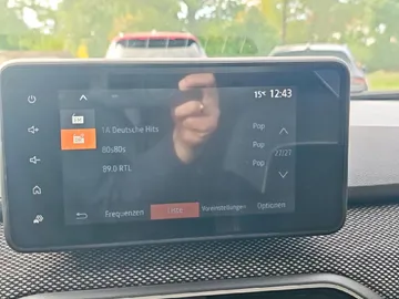 Car image 27