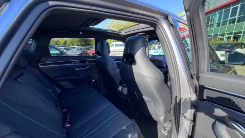 Car image 40