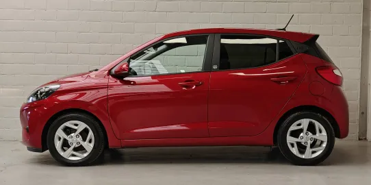 Car image 4