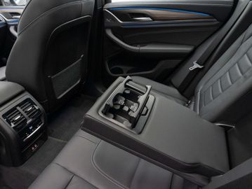 Car image 38