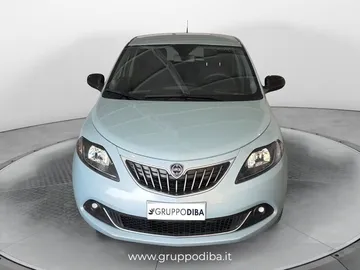 Car image 3