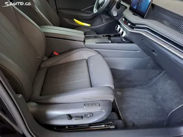 Car image 30