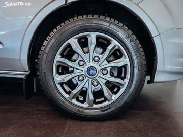 Car image 27