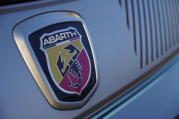 Abarth 695C 132 kW image number 23