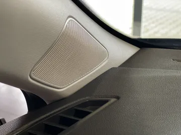 Car image 48