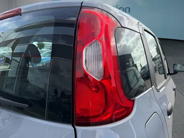 Car image 23