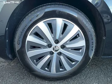 Car image 35