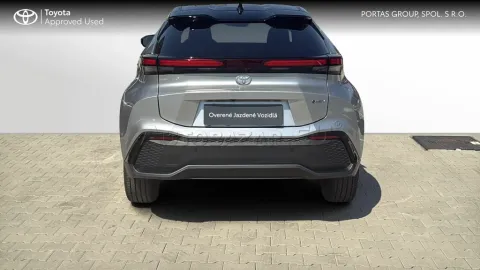 Car image 5