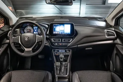 Car image 4