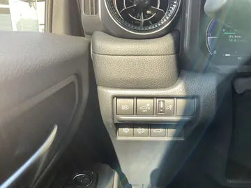 Car image 28
