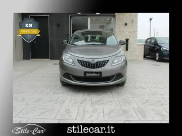 Car image 3