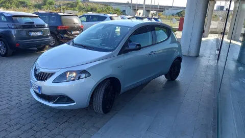 Car image 1