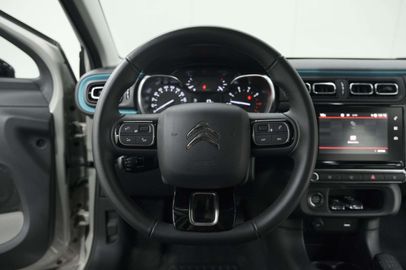 Car image 30