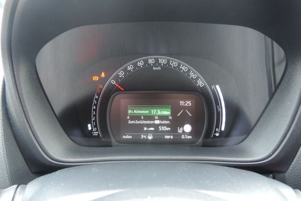 Toyota Aygo X 53 kW image number 9