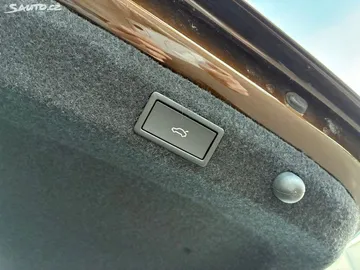 Car image 32
