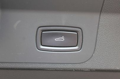 Car image 36