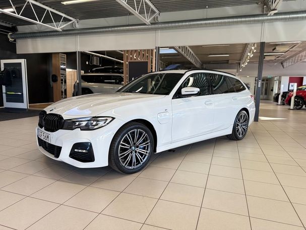 BMW 330e Touring M Sport 218 kW image number 1