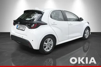 Car image 4