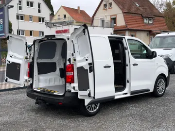 Car image 34