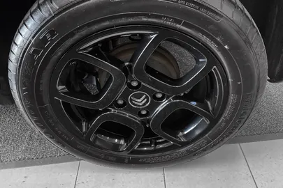 Car image 17