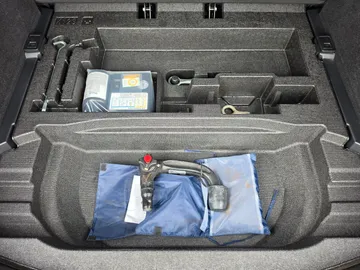 Car image 30
