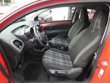 Car image 14