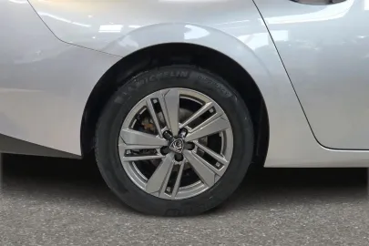 Car image 32