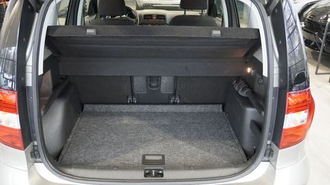 Car image 24