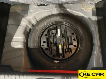 Car image 27