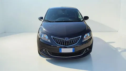 Car image 3