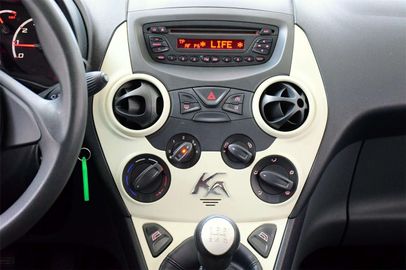 Car image 12