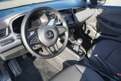 Car image 14