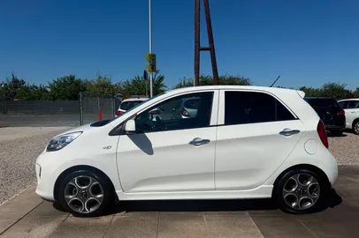 Car image 26