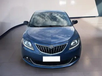 Car image 3