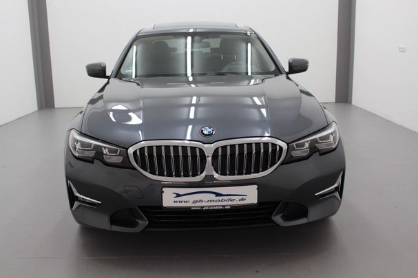 BMW 318d Luxury Line 110 kW image number 3