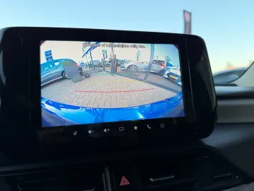 Car image 19